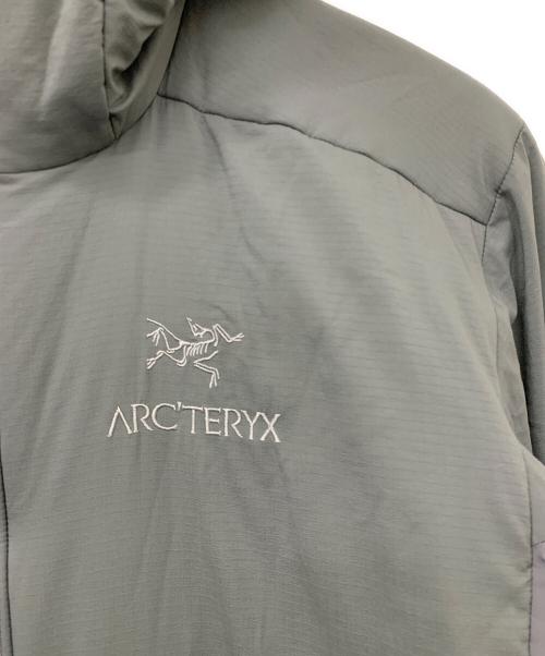 ARC'TERYX（アークテリクス）ARC'TERYX (アークテリクス) ATOM AR HOODY グレー サイズ:Sの古着・服飾アイテム
