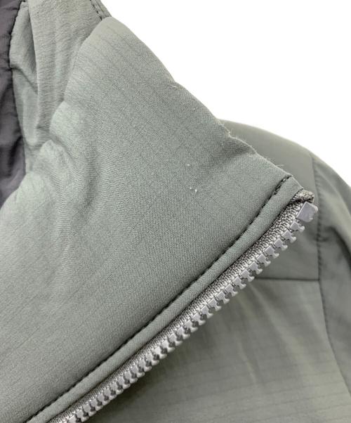 ARC'TERYX（アークテリクス）ARC'TERYX (アークテリクス) ATOM AR HOODY グレー サイズ:Sの古着・服飾アイテム