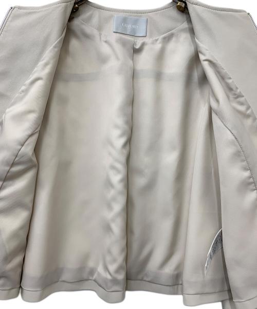 CELFORD（セルフォード）CELFORD (セルフォード) Aラインフェイクレザーブルゾン アイボリー サイズ:38の古着・服飾アイテム