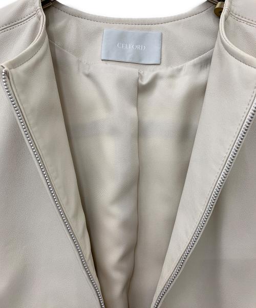 CELFORD（セルフォード）CELFORD (セルフォード) Aラインフェイクレザーブルゾン アイボリー サイズ:38の古着・服飾アイテム