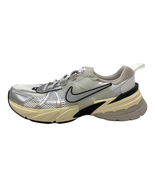 NIKE（ナイキ）NIKE (ナイキ) V2K Run Shoes ホワイト×シルバー サイズ:28の古着・服飾アイテム