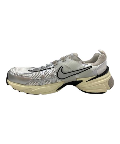NIKE（ナイキ）NIKE (ナイキ) V2K Run Shoes ホワイト×シルバー サイズ:28の古着・服飾アイテム