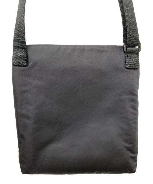 A.P.C.（アーペーセー）A.P.C. (アーペーセー) テープロゴサコッシュ ブラックの古着・服飾アイテム