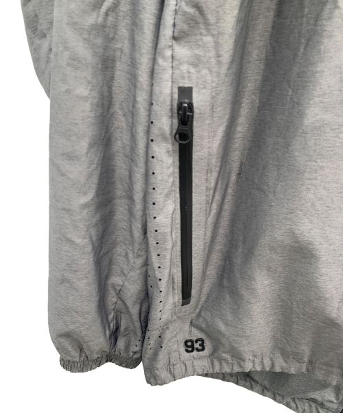 PUMA（プーマ）PUMA (プーマ) STAMPD (スタンプド) ウインドブレーカー グレー サイズ:Lの古着・服飾アイテム