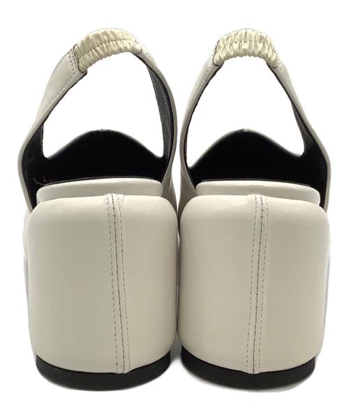 STUDIOUS（ステュディオス）STUDIOUS (ステュディオス) ラウンドシェイプバックストラップパンプス ホワイト サイズ:1の古着・服飾アイテム