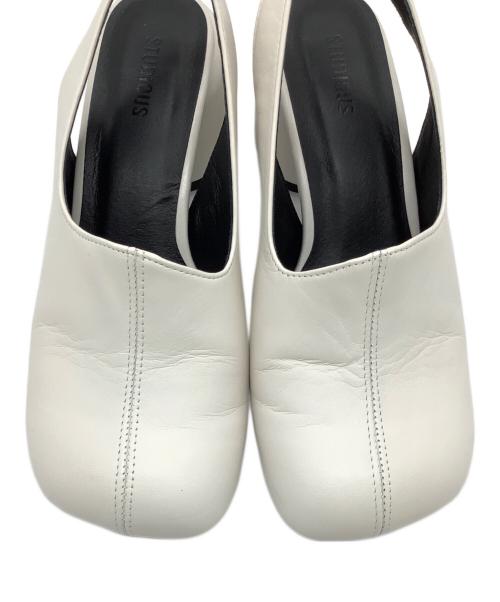 STUDIOUS（ステュディオス）STUDIOUS (ステュディオス) ラウンドシェイプバックストラップパンプス ホワイト サイズ:1の古着・服飾アイテム