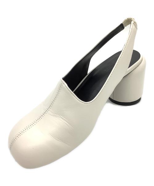 STUDIOUS（ステュディオス）STUDIOUS (ステュディオス) ラウンドシェイプバックストラップパンプス ホワイト サイズ:1の古着・服飾アイテム