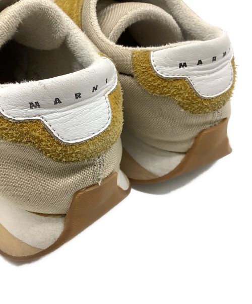 MARNI（マルニ）MARNI (マルニ) スニーカー ベージュ×イエロー サイズ:44の古着・服飾アイテム