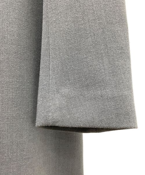 CLANE（クラネ）CLANE (クラネ) Back Double Tuck Coat グレー サイズ:1の古着・服飾アイテム