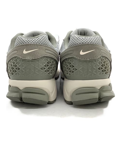 NIKE（ナイキ）NIKE (ナイキ) ズームボレロ5 グレー サイズ:26.5 未使用品の古着・服飾アイテム