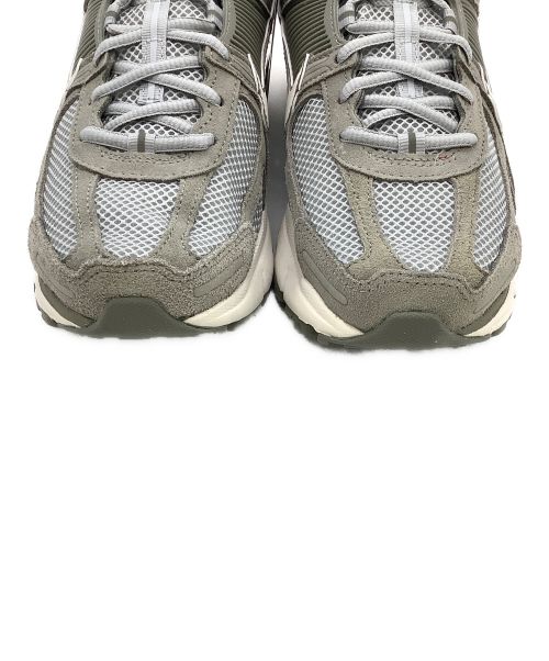 NIKE（ナイキ）NIKE (ナイキ) ズームボレロ5 グレー サイズ:26.5 未使用品の古着・服飾アイテム