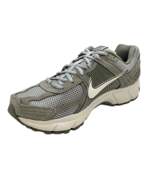 NIKE（ナイキ）NIKE (ナイキ) ズームボレロ5 グレー サイズ:26.5 未使用品の古着・服飾アイテム