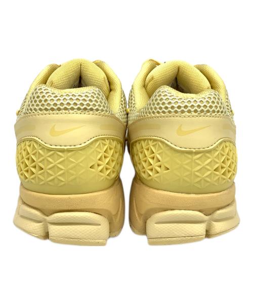 NIKE（ナイキ）NIKE (ナイキ) W ZOOM VOMERO 5 イエロー サイズ:27の古着・服飾アイテム