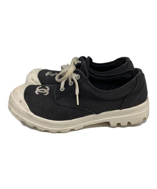 CHANEL（シャネル）CHANEL (シャネル) キャンバススニーカー ホワイト×ブラック サイズ:38の古着・服飾アイテム