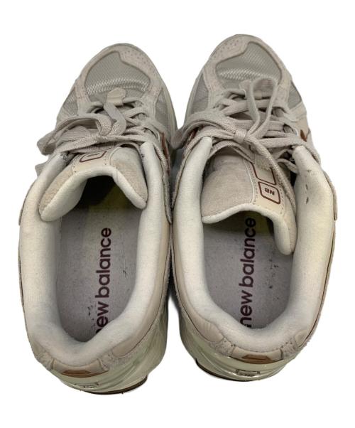 NEW BALANCE（ニューバランス）NEW BALANCE (ニューバランス) スニーカー ブラウン×ホワイト サイズ:23.5の古着・服飾アイテム