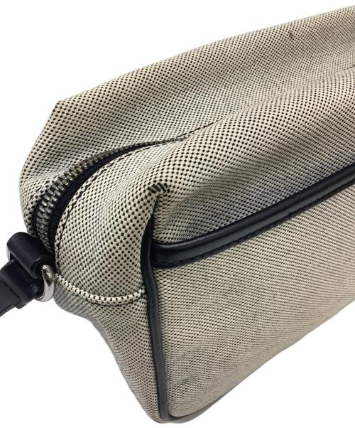 IACUCCI（イアクッチ）IACUCCI (イアクッチ) ショルダーバッグ グレー×ブラックの古着・服飾アイテム