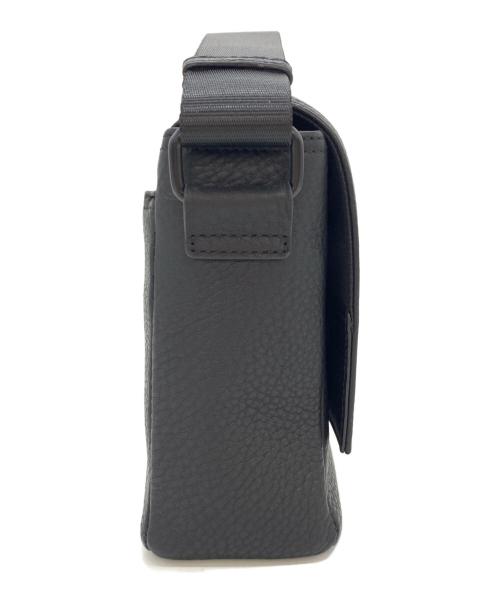 waku（ワク）waku (ワク) レザーフラップメッセンジャー ブラック 未使用品の古着・服飾アイテム