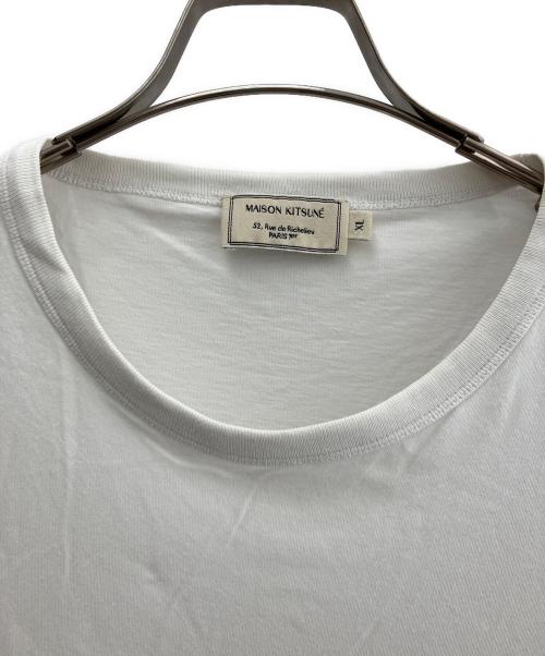 maison kitsune（メゾンキツネ）MAISON KITSUNE (メゾンキツネ) チラックスフォックス パッチ クラシック Tシャツ ホワイト サイズ:XLの古着・服飾アイテム