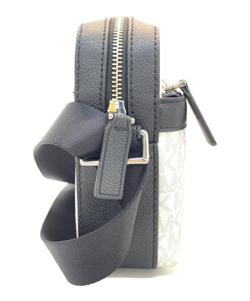 MICHAEL KORS（マイケルコース）MICHAEL KORS (マイケル・コース) ショルダーバッグ ホワイト×ブラックの古着・服飾アイテム