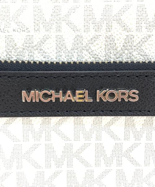 MICHAEL KORS（マイケルコース）MICHAEL KORS (マイケル・コース) ショルダーバッグ ホワイト×ブラックの古着・服飾アイテム