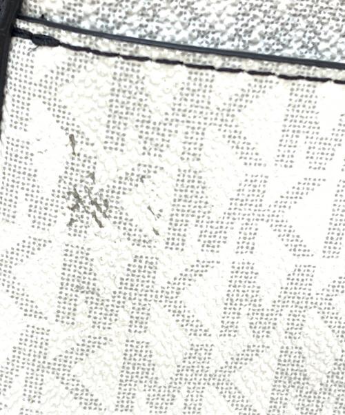 MICHAEL KORS（マイケルコース）MICHAEL KORS (マイケル・コース) ショルダーバッグ ホワイト×ブラックの古着・服飾アイテム