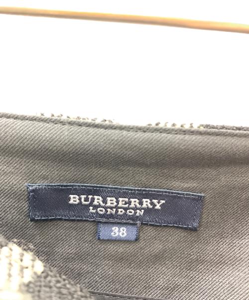 BURBERRY LONDON（バーバリーロンドン）BURBERRY LONDON (バーバリーロンドン) ノバチェックスカート ブラック×グレー サイズ:38の古着・服飾アイテム