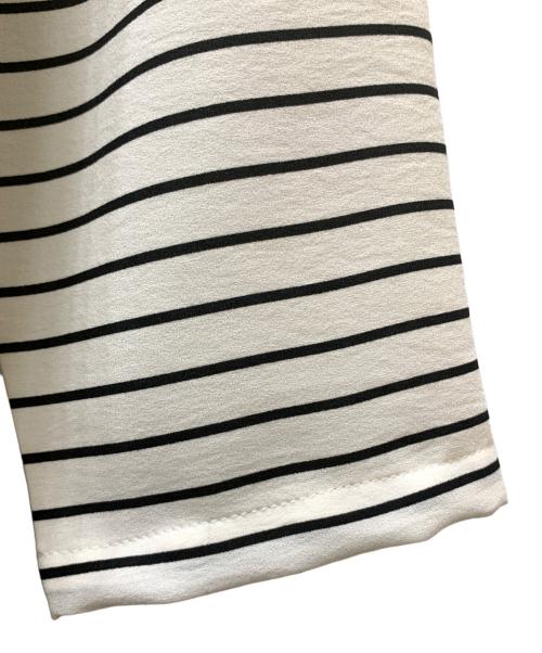 BEARDSLEY（ビアズリー）BEARDSLEY (ビアズリー) 後ろドレープTブラウス ホワイト×ブラック サイズ:FREE 未使用品の古着・服飾アイテム