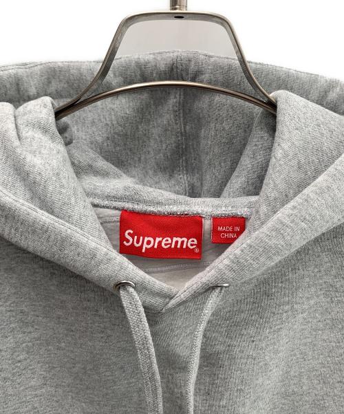 SUPREME（シュプリーム）SUPREME (シュプリーム) Supreme(シュプリーム)Satin Applique Hooded Sweatshirt グレー サイズ:Ｍの古着・服飾アイテム