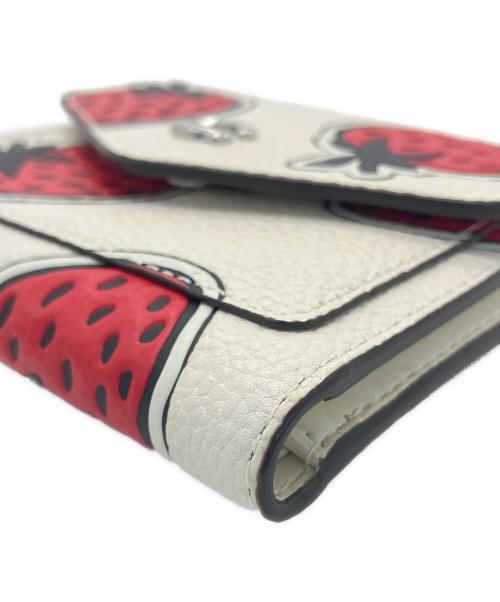 COACH（コーチ）COACH (コーチ) ウィン スモール ウォレット・ストロベリー プリント アイボリーの古着・服飾アイテム