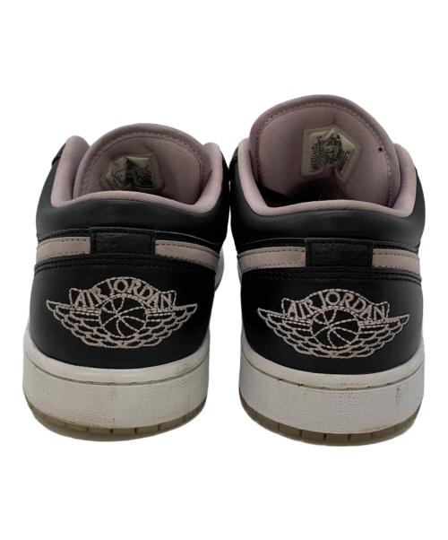 NIKE（ナイキ）NIKE (ナイキ) NIKE(ナイキ)ジョーダン 1 ロー SE デューンブラック×ライトピンク ブラック×ライトピンク サイズ:27の古着・服飾アイテム