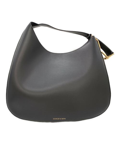 CHARLES & KEITH（チャールズアンドキース）CHARLES & KEITH (チャールズアンドキース) Agatha アガサ チェーンアクセントショルダーバッグ ブラック×ゴールドの古着・服飾アイテム