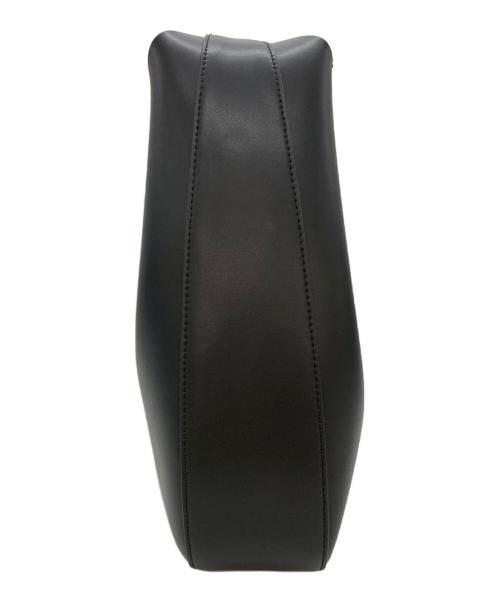 CHARLES & KEITH（チャールズアンドキース）CHARLES & KEITH (チャールズアンドキース) Agatha アガサ チェーンアクセントショルダーバッグ ブラック×ゴールドの古着・服飾アイテム