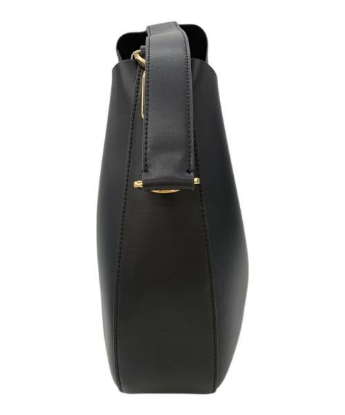 CHARLES & KEITH（チャールズアンドキース）CHARLES & KEITH (チャールズアンドキース) Agatha アガサ チェーンアクセントショルダーバッグ ブラック×ゴールドの古着・服飾アイテム