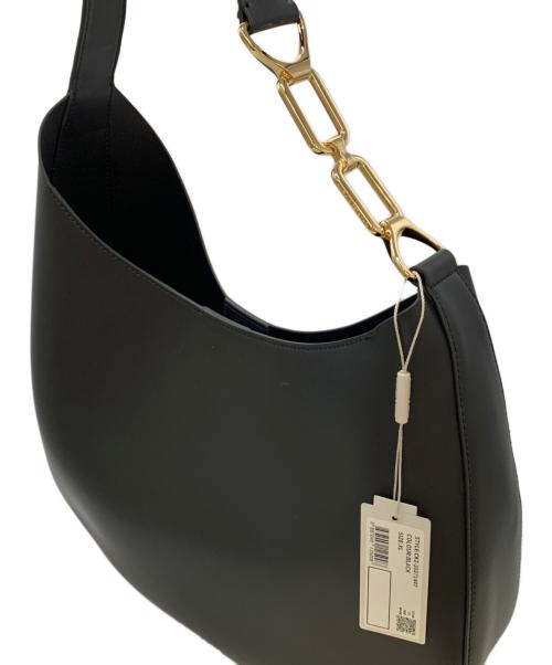 CHARLES & KEITH（チャールズアンドキース）CHARLES & KEITH (チャールズアンドキース) Agatha アガサ チェーンアクセントショルダーバッグ ブラック×ゴールドの古着・服飾アイテム