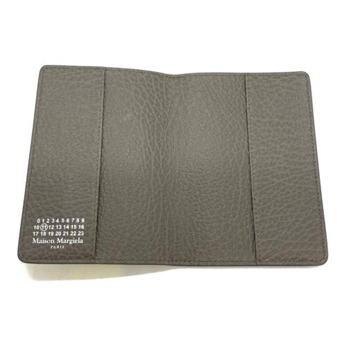 Maison Margiela（メゾンマルジェラ）Maison Margiela (メゾンマルジェラ) 4ステッチパスポートカバー グレーの古着・服飾アイテム