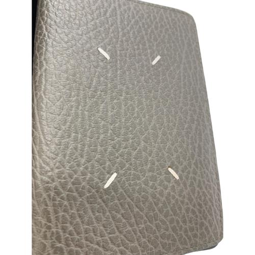 Maison Margiela（メゾンマルジェラ）Maison Margiela (メゾンマルジェラ) 4ステッチパスポートカバー グレーの古着・服飾アイテム