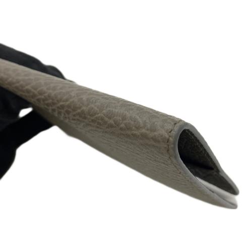 Maison Margiela（メゾンマルジェラ）Maison Margiela (メゾンマルジェラ) 4ステッチパスポートカバー グレーの古着・服飾アイテム