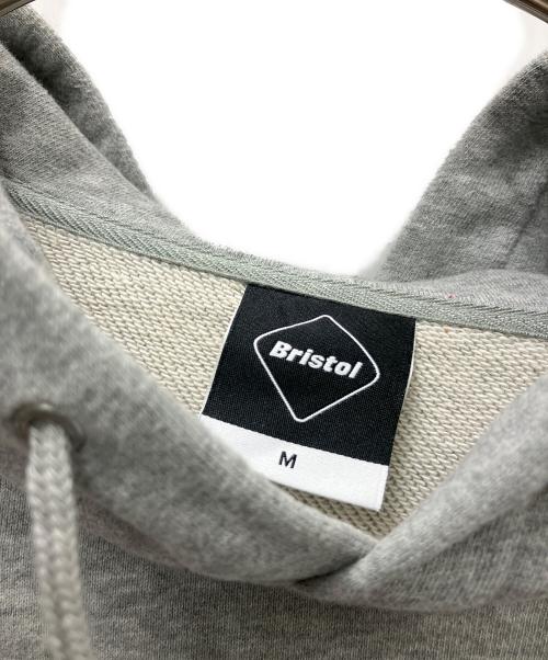 F.C.R.B.（エフシーレアルブリストル）F.C.R.B. (エフシーレアルブリストル) プルオーバーパーカー グレー サイズ:SIZE Mの古着・服飾アイテム
