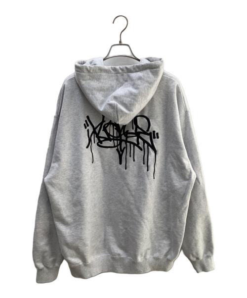 X-LARGE（エクストララージ）X-LARGE (エクストララージ) TAGGING PULLOVER HOODED SWEAT グレー サイズ:SIZE XLの古着・服飾アイテム