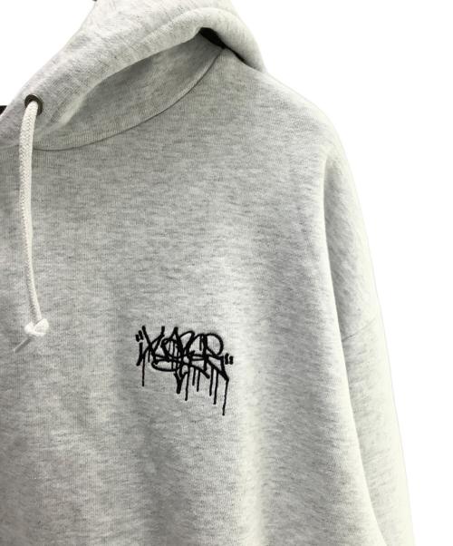 X-LARGE（エクストララージ）X-LARGE (エクストララージ) TAGGING PULLOVER HOODED SWEAT グレー サイズ:SIZE XLの古着・服飾アイテム