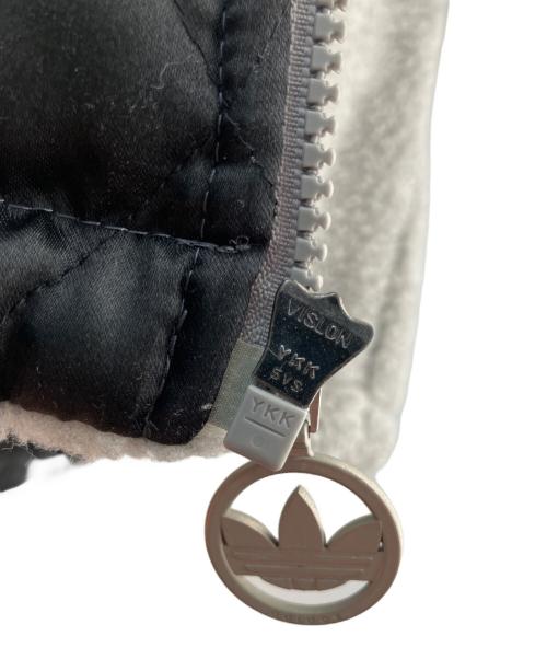 adidas（アディダス）adidas (アディダス) アームキルティングフリースジャケット グレー×ブラック サイズ:Ｍの古着・服飾アイテム