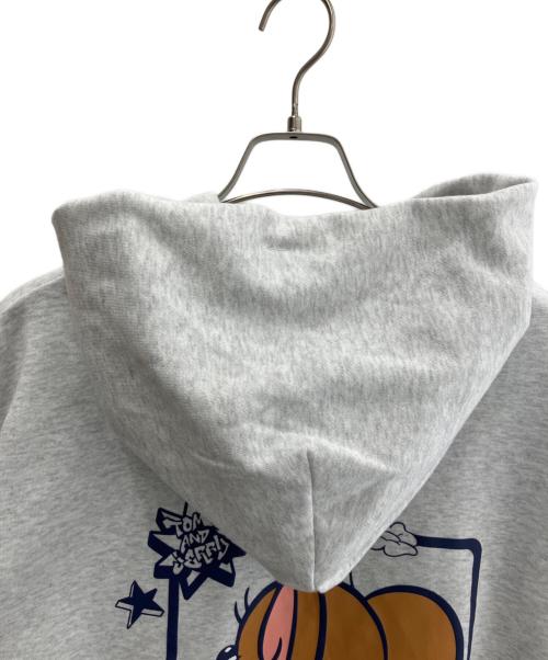 SEQUENZ（シークエンズ）SEQUENZ (シークエンズ) トムとジェリー (トムトジェリー) プルオーバーパーカー グレー サイズ:Lの古着・服飾アイテム