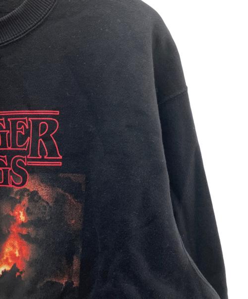 GU（ジーユー）GU (ジーユー) STRANGERTHINGS (ストレンジャーシングス) スウェット ブラック サイズ:XLの古着・服飾アイテム
