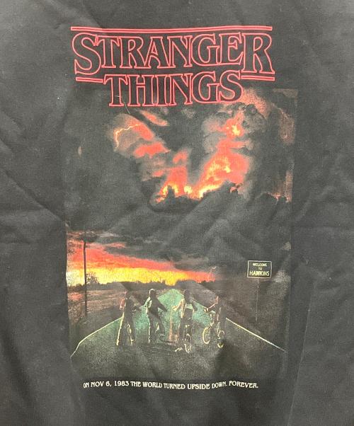 GU（ジーユー）GU (ジーユー) STRANGERTHINGS (ストレンジャーシングス) スウェット ブラック サイズ:XLの古着・服飾アイテム
