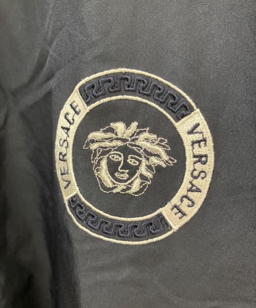 GIANNI VERSACE（ジャンニ・ヴェルサーチ）GIANNI VERSACE (ジャンニ・ヴェルサーチ) ナイロンジャケット ネイビー サイズ:XLの古着・服飾アイテム