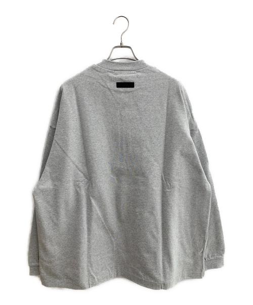 FOG ESSENTIALS（フィアオブゴッド エッセンシャル）FOG ESSENTIALS (フィアオブゴッド エッセンシャル) 長袖カットソー グレー サイズ:Ｍ 未使用品の古着・服飾アイテム