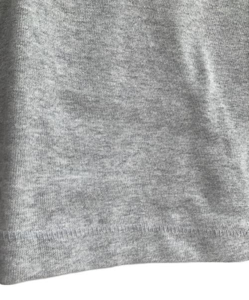 FOG ESSENTIALS（フィアオブゴッド エッセンシャル）FOG ESSENTIALS (フィアオブゴッド エッセンシャル) 長袖カットソー グレー サイズ:Ｍ 未使用品の古着・服飾アイテム