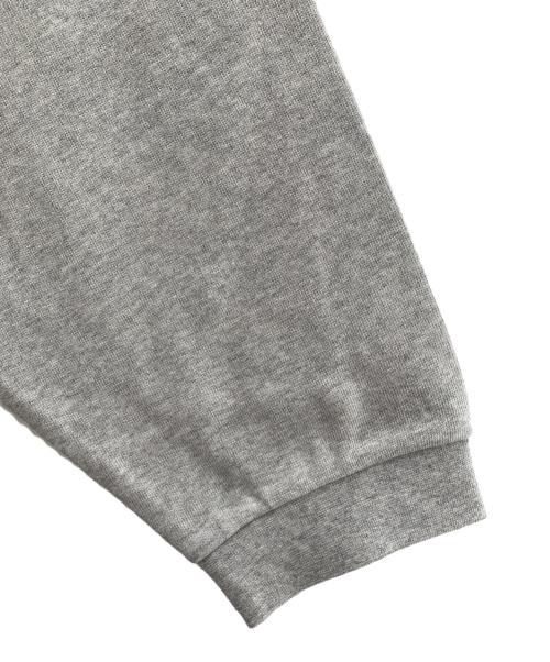 FOG ESSENTIALS（フィアオブゴッド エッセンシャル）FOG ESSENTIALS (フィアオブゴッド エッセンシャル) 長袖カットソー グレー サイズ:Ｍ 未使用品の古着・服飾アイテム