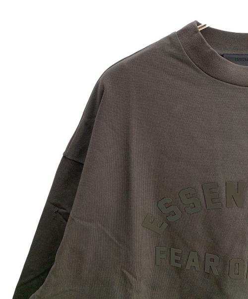 FOG ESSENTIALS（フィアオブゴッド エッセンシャル）FOG ESSENTIALS (フィアオブゴッド エッセンシャル) トレーナー カーキ サイズ:Ｍ 未使用品の古着・服飾アイテム