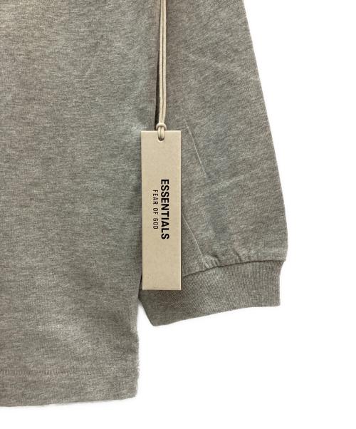 FOG ESSENTIALS（フィアオブゴッド エッセンシャル）FOG ESSENTIALS (フィアオブゴッド エッセンシャル) ロゴカットソー ライトグレー サイズ:L 未使用品の古着・服飾アイテム